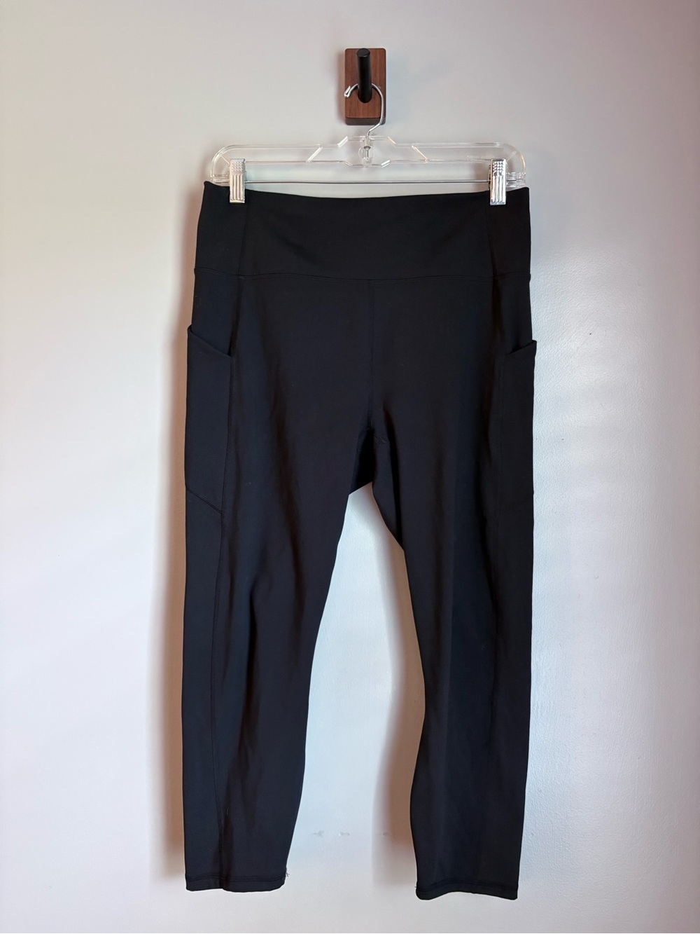 Fabletics Womens Black High Waisted On-The-Go Pocket Capri Leggings XL